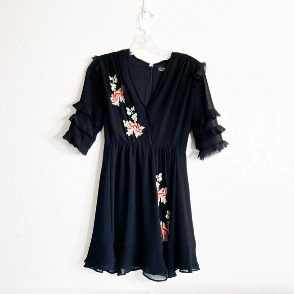 🌻 TOPSHOP Black Floral Embroidered Surplice Dress Size 2 - Picture 1 of 6